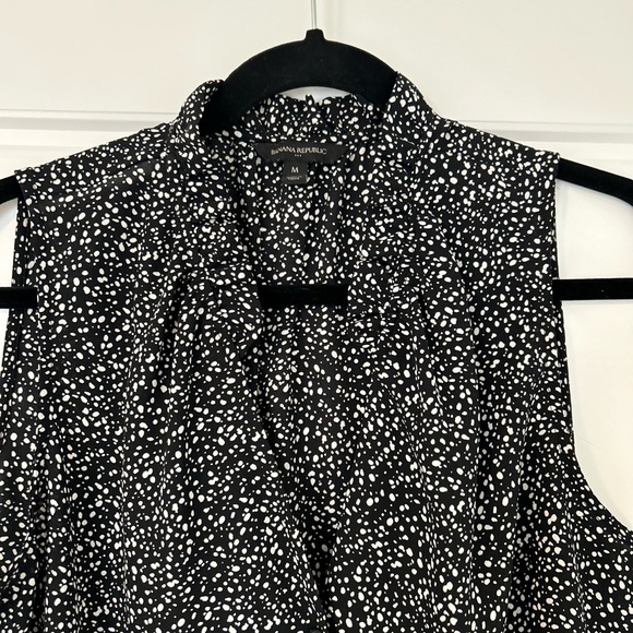 Banana republic factory button up sleeveless blouse with ruffle detail size M - Picture 2 of 5